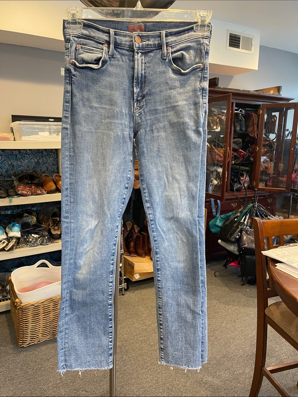 MOTHER “The Rascal Ankle Fray”: size 28, Bonfire Lighting wash mid rise Normcore